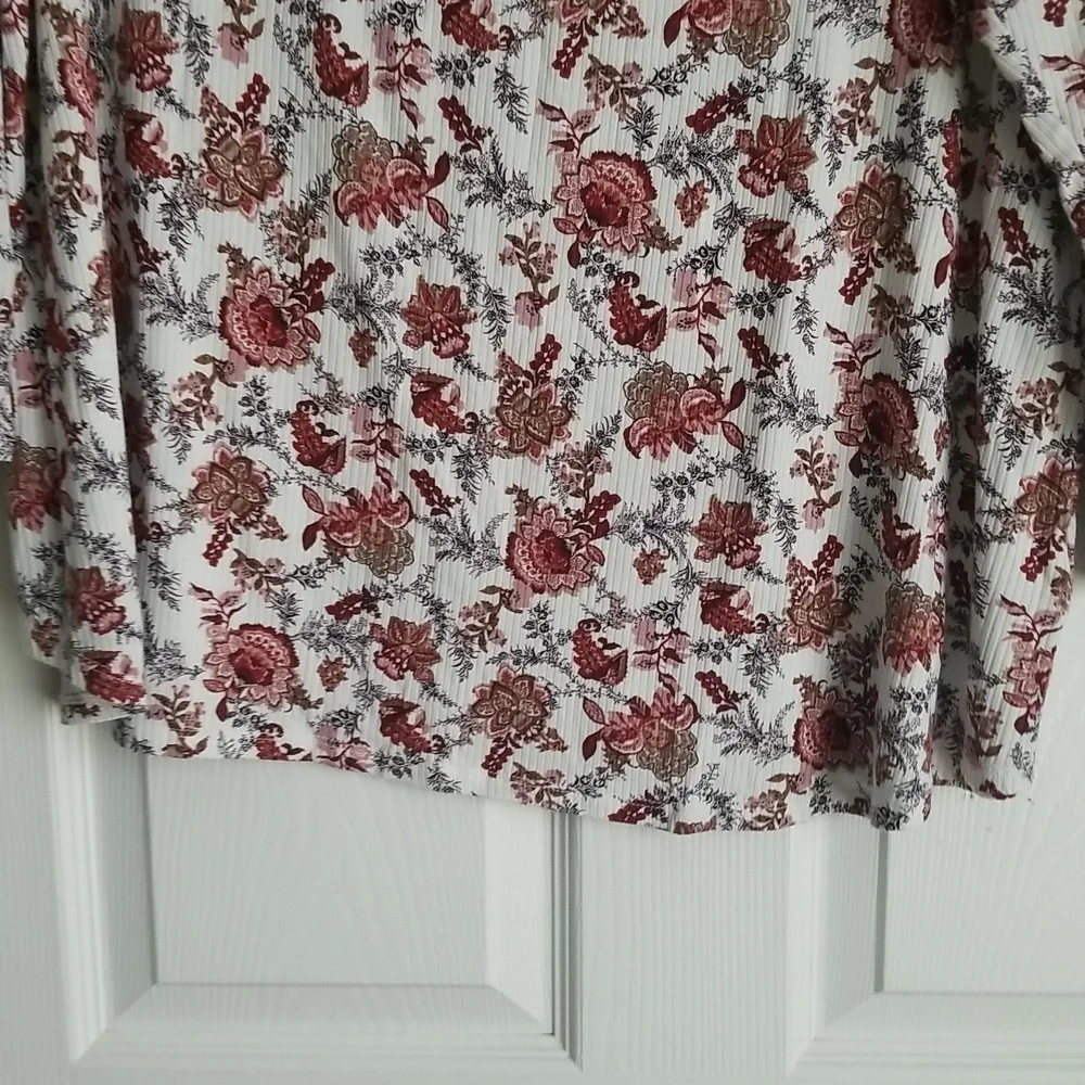 Westport Women's Floral Top - Picture 3 of 11